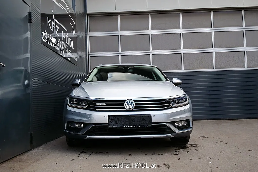 Volkswagen Passat Alltrack BMT 2,0 TDI SCR 4Motion DSG Image 3